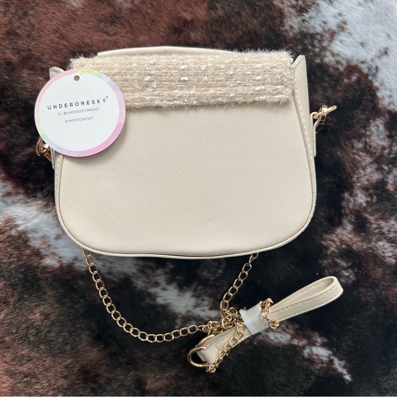 Ivory Tweed Top Handle gold Chain Crossbody Purse with Double Heart Closure - Picture 3 of 7